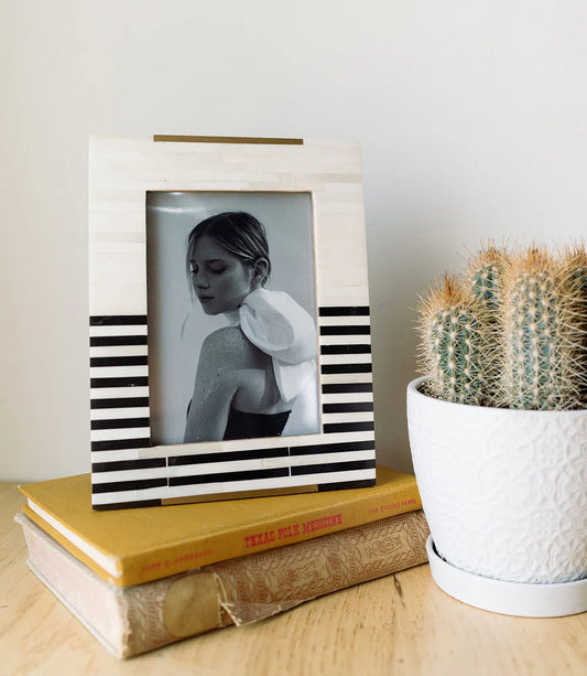 Mukhendu Stripe 5x7 B&W Picture Frame
