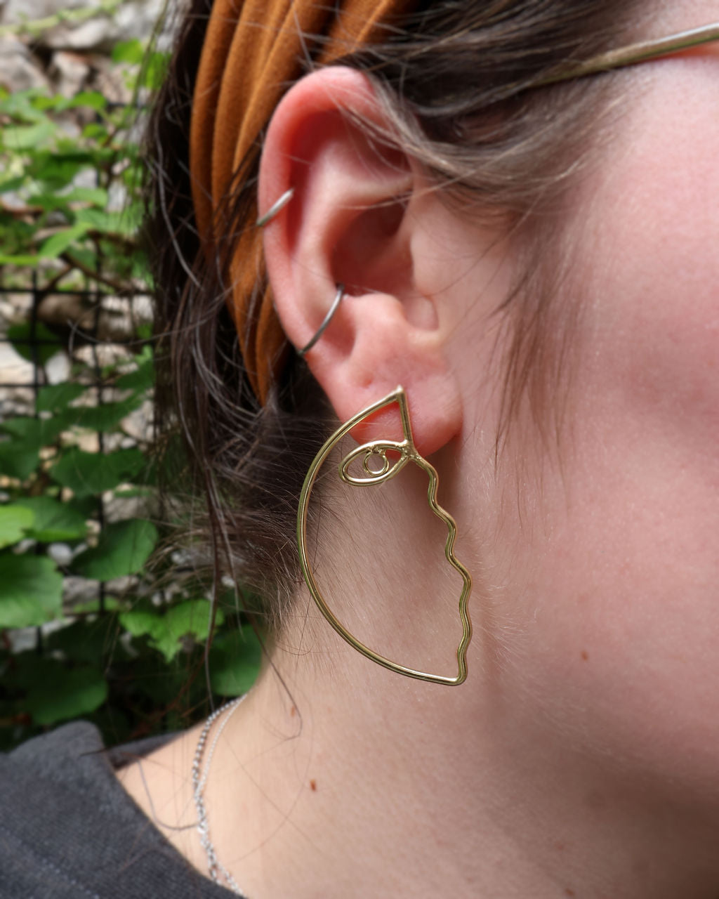 Pikaso Profile Wire Post Earrings