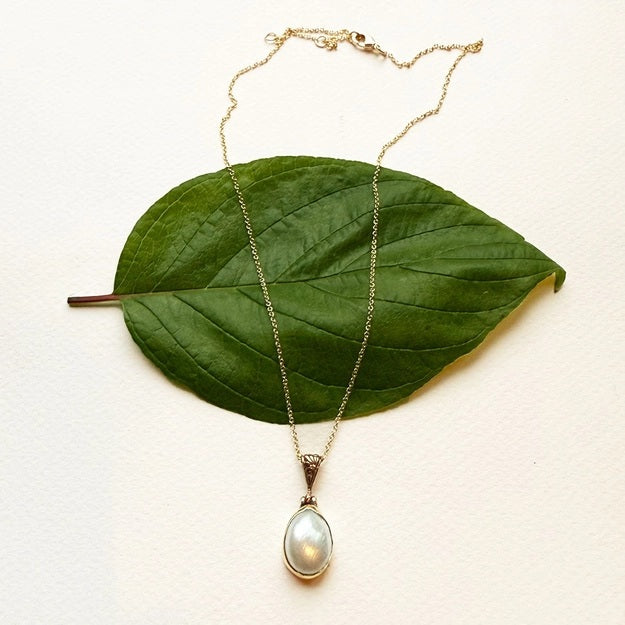 Filigree Simplicity Pearl Necklace - Brass