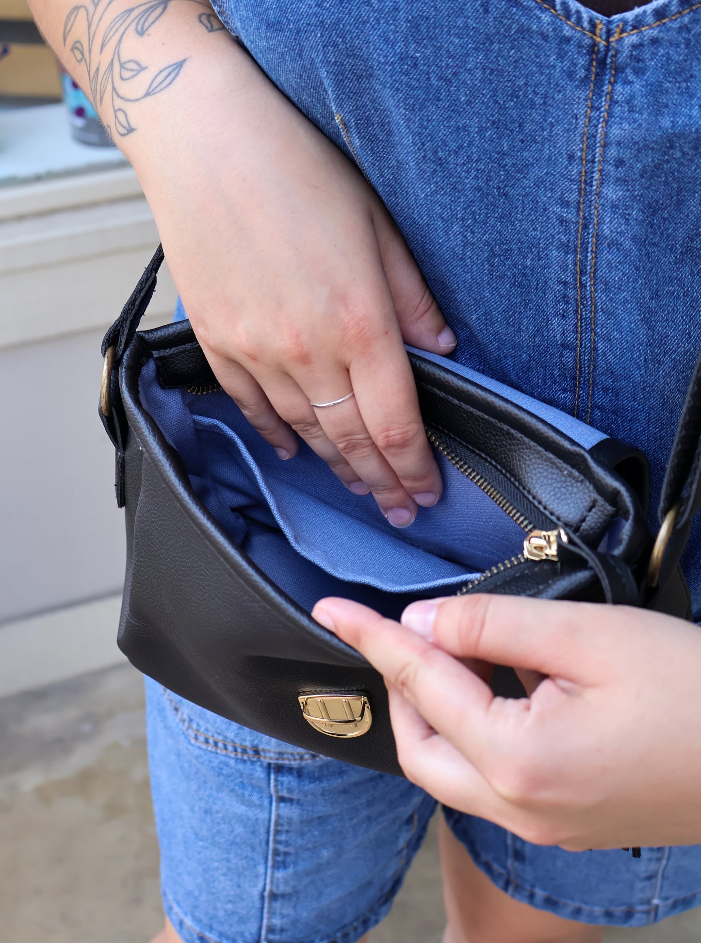 Black Goldilocks Crossbody Purse