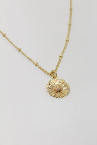 Daisy Flower Pendant Necklace in Gold