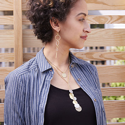 Simple Medallion Necklace Gold